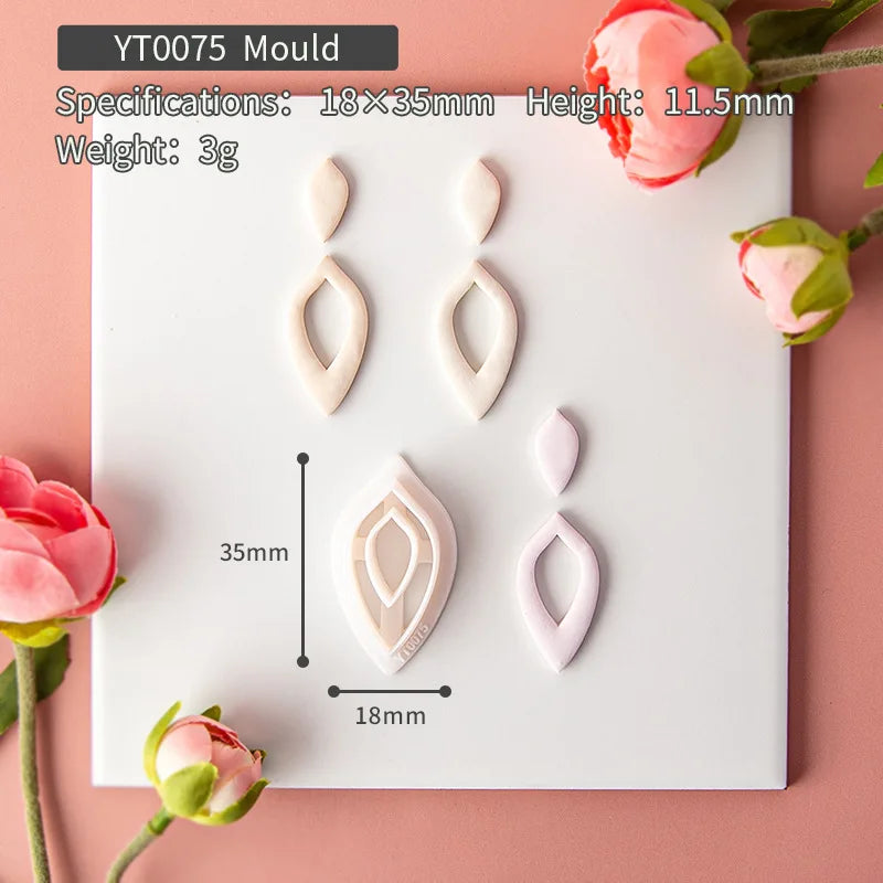 Jewelry mold with dimensions and specifications on a pink background with flowers.
